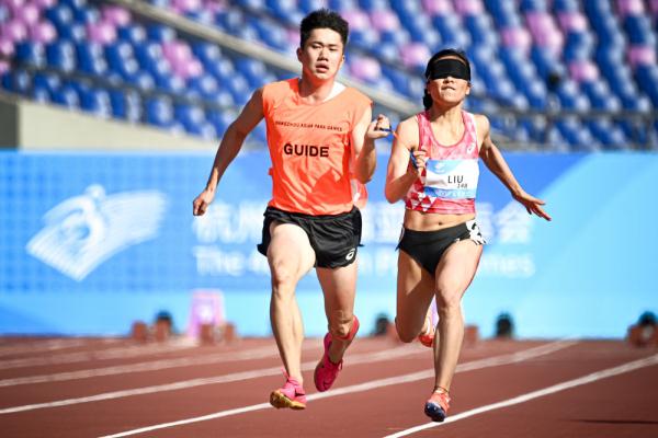 来吧冠军举重二期_举重冠军来跑男团_举重冠军来自哪里