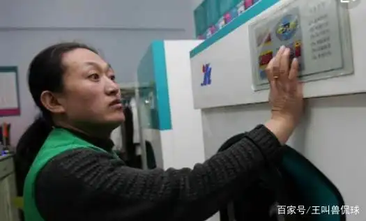 举重冠军澡堂搓澡为生_搓澡的世界举重冠军_举重冠军当搓澡工是谁的问题