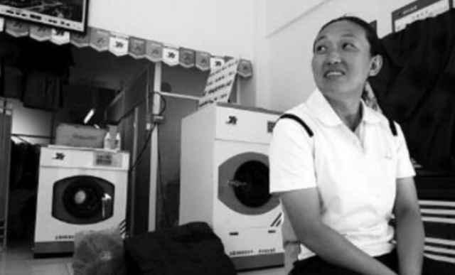 举重冠军当搓澡工是谁的问题_举重冠军澡堂搓澡为生_搓澡的世界举重冠军