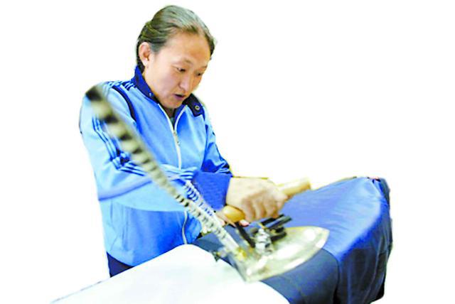 举重冠军当搓澡工是谁的问题_举重冠军澡堂搓澡为生_搓澡的世界举重冠军