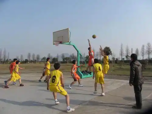 篮球传球训练方法多人_篮球队传球训练方法_打篮球技巧怎样传球给队友