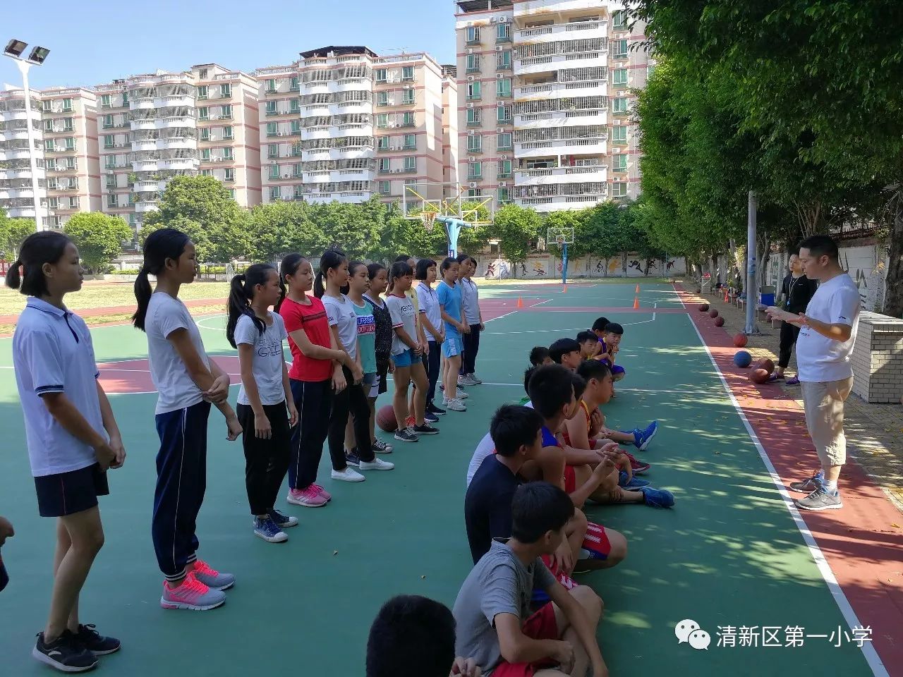 翁源县中小学生篮球赛冠军_中小学篮球赛夺冠_容桂中小学生篮球比赛