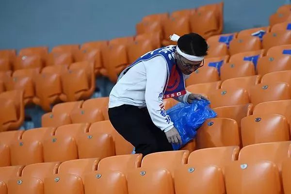 中国和日本足球历史决赛_日本对中国决赛_日本男足进决赛了吗