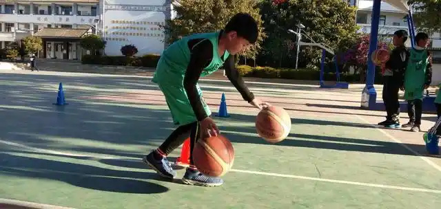 想打篮球不清楚规则_篮球规则怎么打_篮球的所以规则和打发