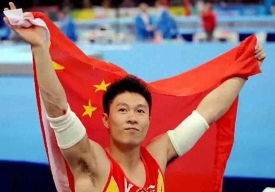 男子举重世界冠军纪录_男子举重破世界纪录_男子举重冠军2020