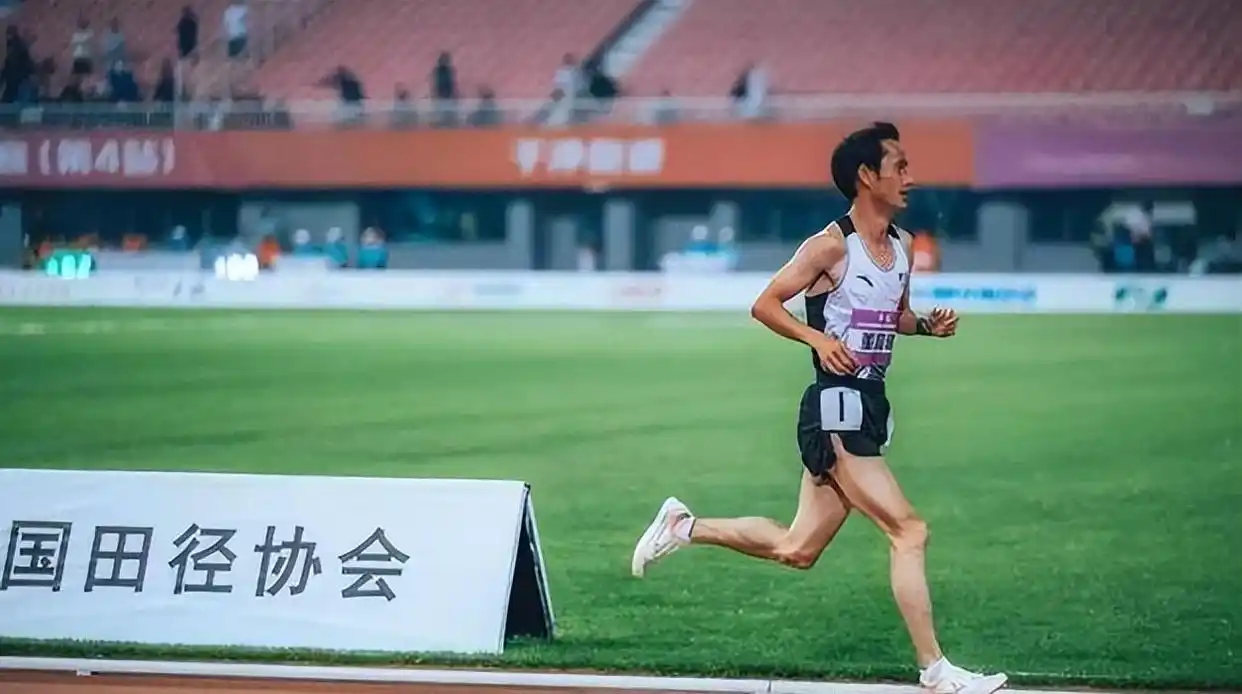 跳水运动员跳高冠军_跳水运动员高昂_跳水员跳高冠军运动员是谁