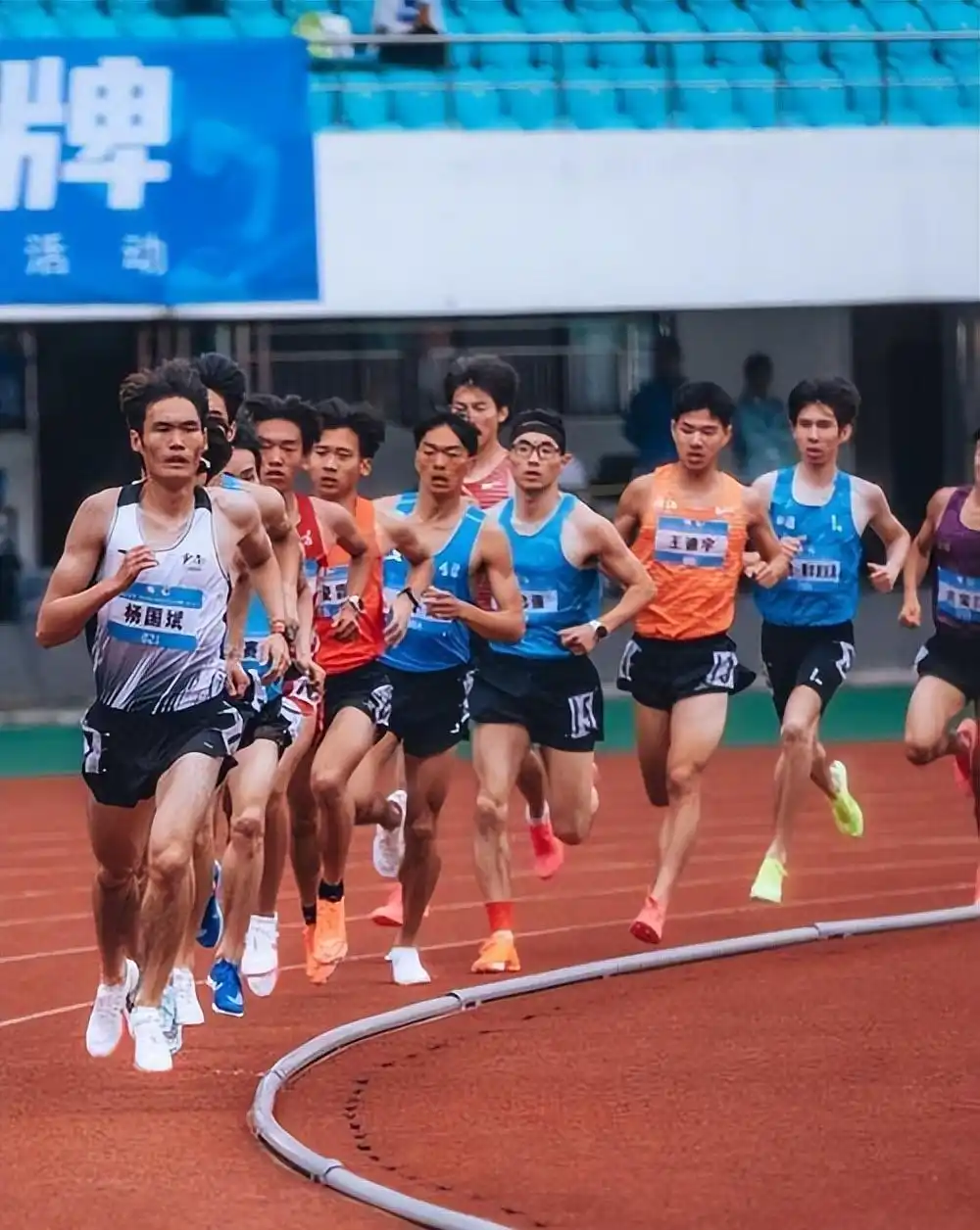 跳水运动员跳高冠军_跳水员跳高冠军运动员是谁_跳水运动员高昂